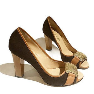 Escada Logo Plate Woven Canvas Brown Peep Toe Pumps Heels Shoes Womens size 38